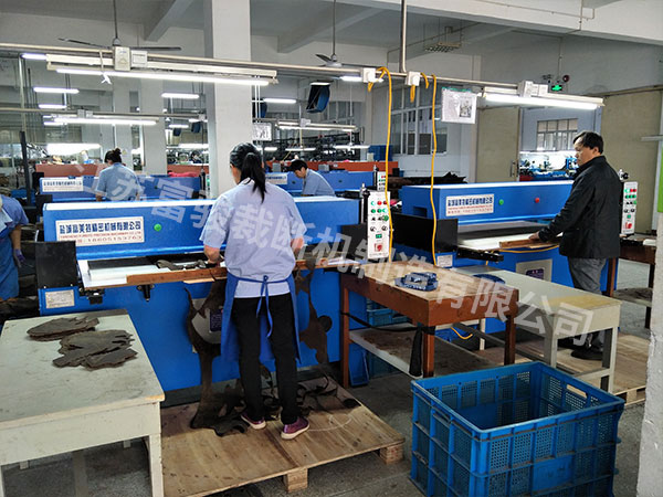 精密四柱裁断机下料机