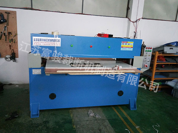 精密四柱裁断机下料机