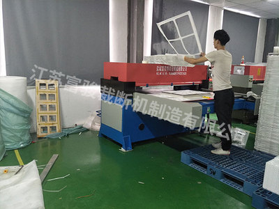 单双工位自动裁断机