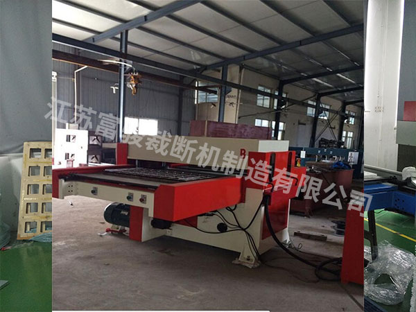 单双工位自动裁断机